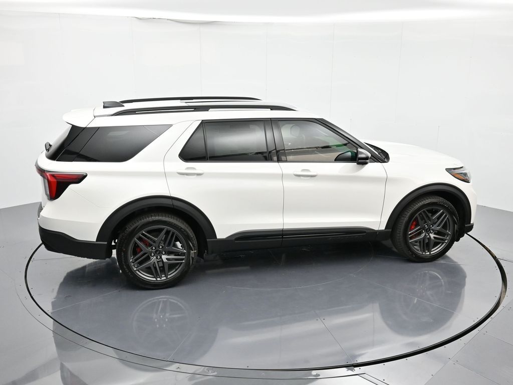2026 Ford Explorer ST - Photo 30
