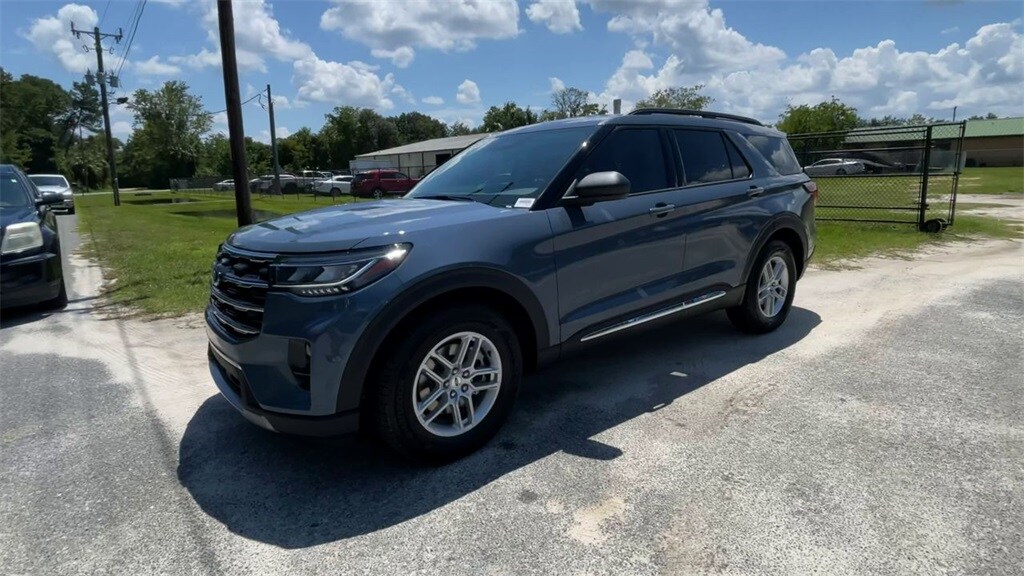 2025 Ford Explorer photo 4