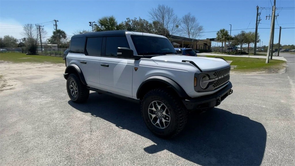 2025 Ford Bronco Badlands photo 2