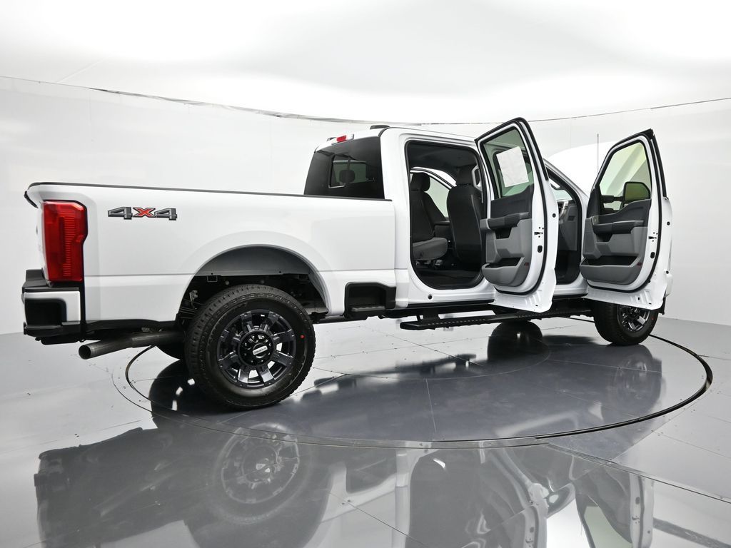 2026 Ford F-350 Super Duty Chassis Cab XL - Photo 46