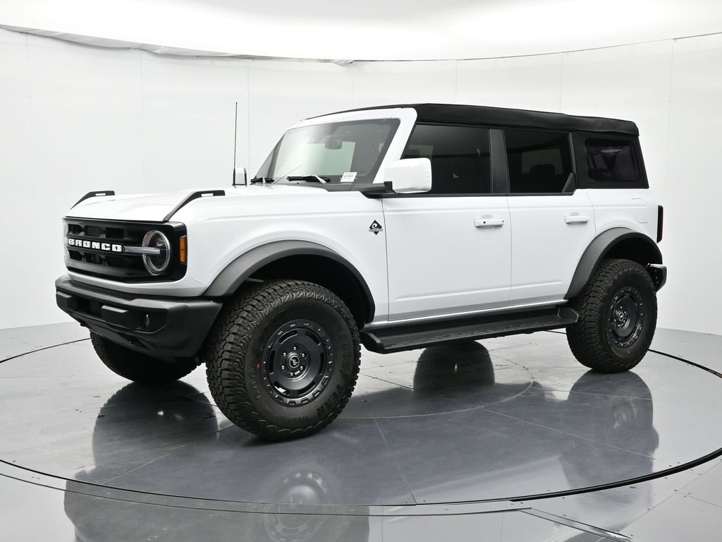 2025 Ford Bronco 4-Door Outer Banks's photo