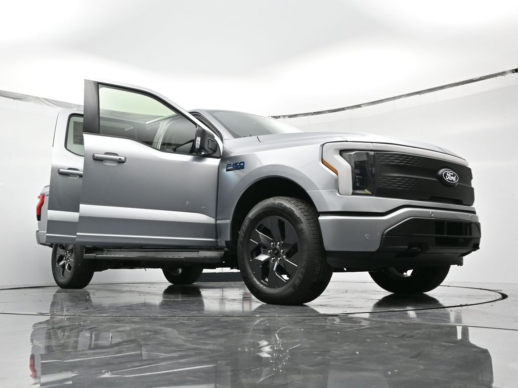 2025 Ford F-150 Lightning Flash - Photo 51