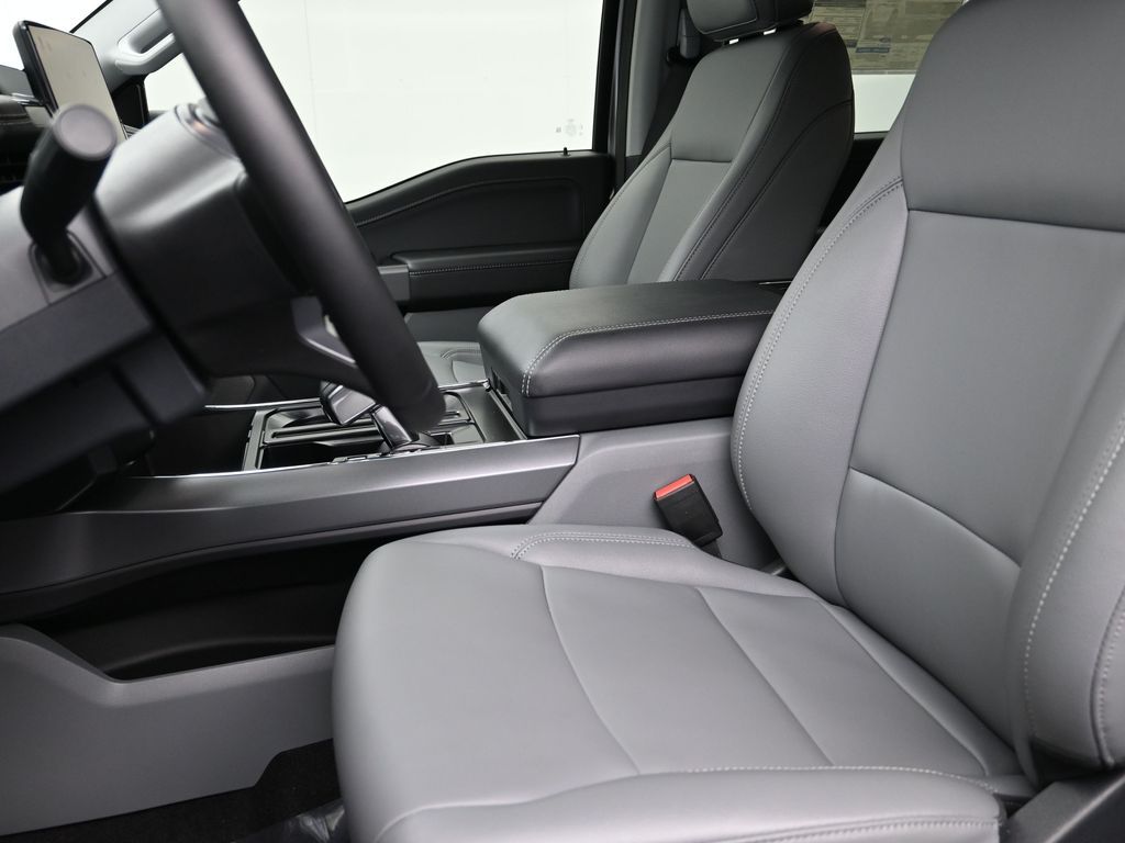 2025 Ford F-150 Lightning Flash - Photo 21