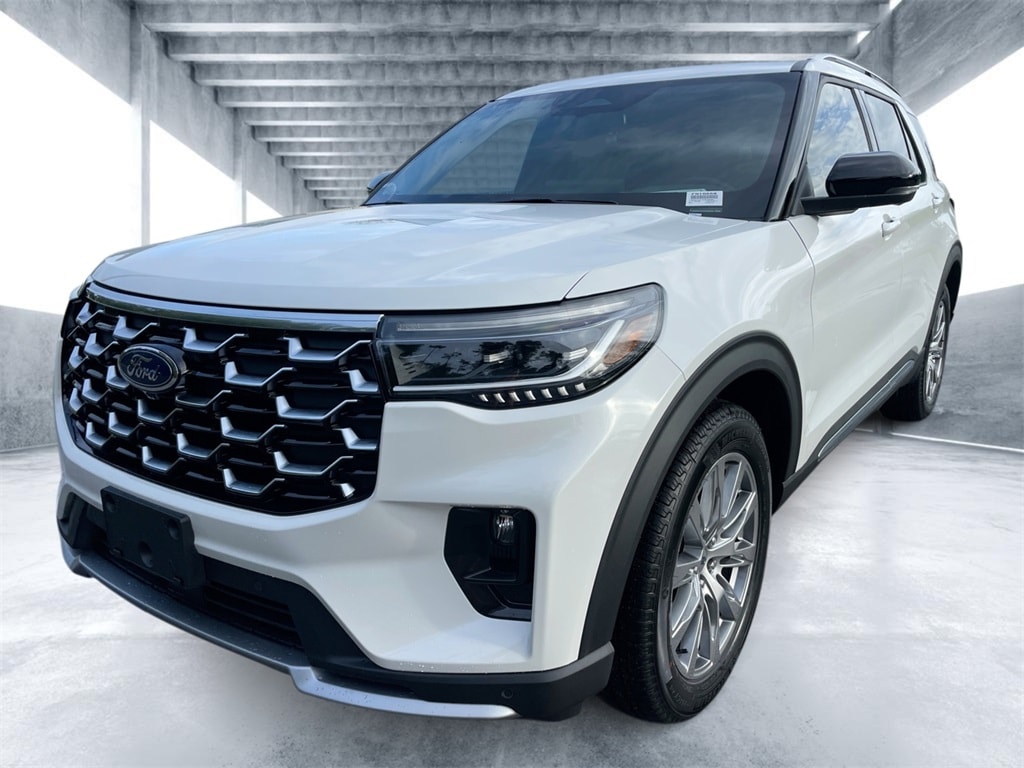 2025 Ford Explorer Platinum's photo