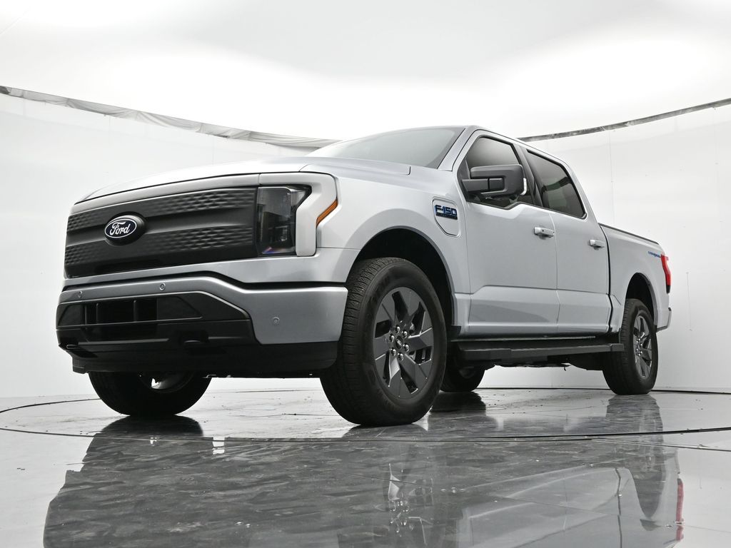 2025 Ford F-150 Lightning Flash - Photo 38