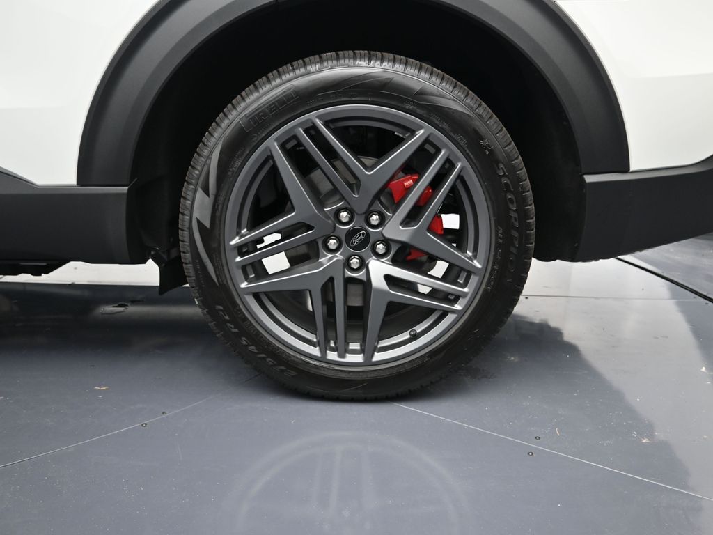 2026 Ford Explorer ST - Photo 9