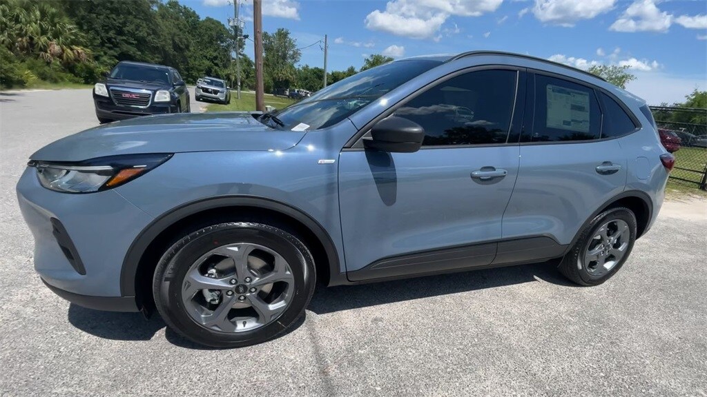 2025 Ford Escape ST-Line photo 4