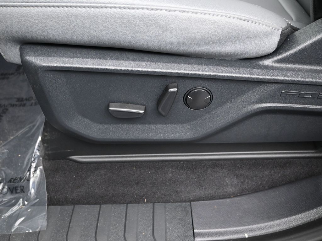 2025 Ford F-150 Lightning Flash - Photo 22