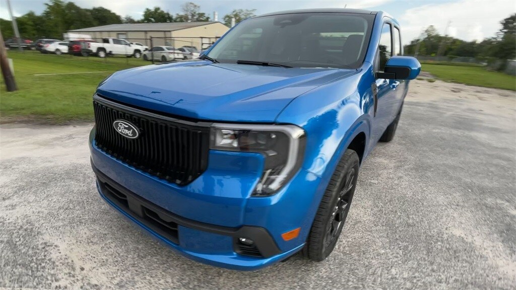 2025 Ford Maverick photo 2