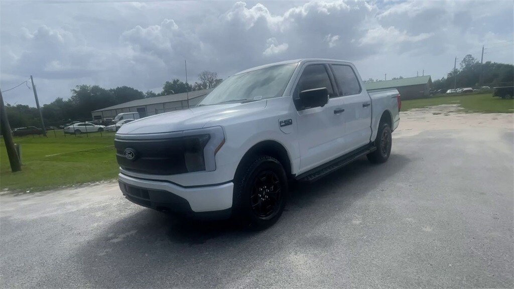2025 Ford F-150 Lightning XLT photo 4