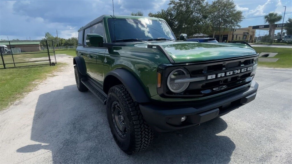 2025 Ford Bronco Outer Banks photo 2