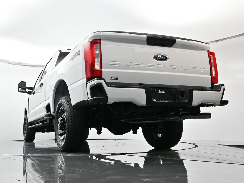 2026 Ford F-350 Super Duty Chassis Cab XL - Photo 39