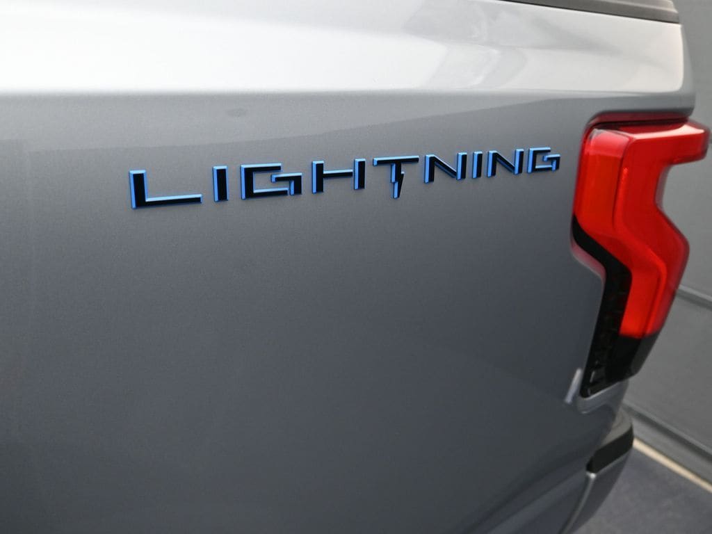 2025 Ford F-150 Lightning Flash - Photo 27
