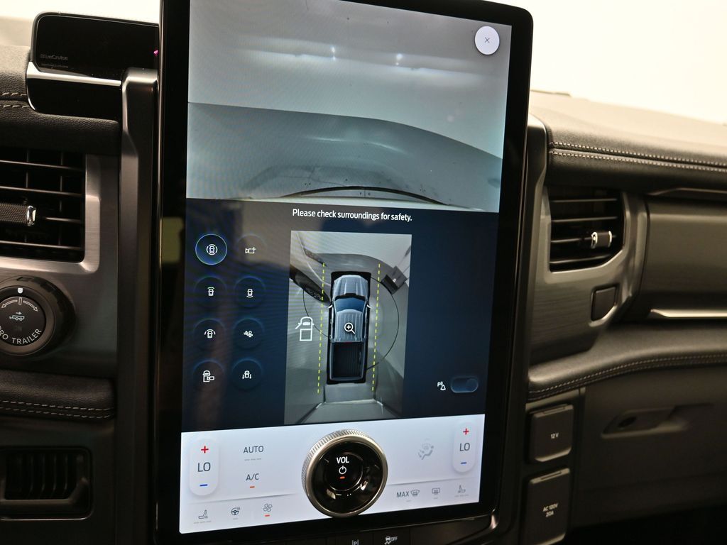 2025 Ford F-150 Lightning Flash - Photo 15