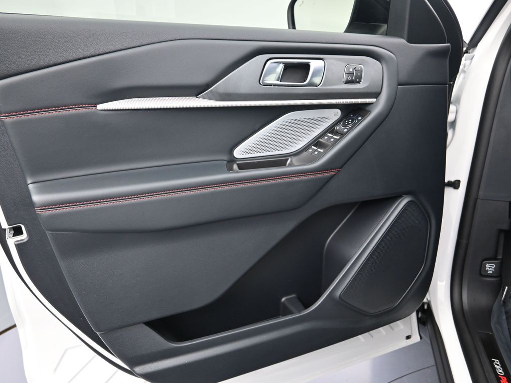 2026 Ford Explorer ST - Photo 10