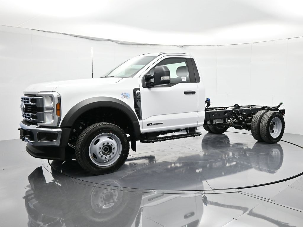 2026 Ford F-550 Super Duty Chassis Cab XL's photo