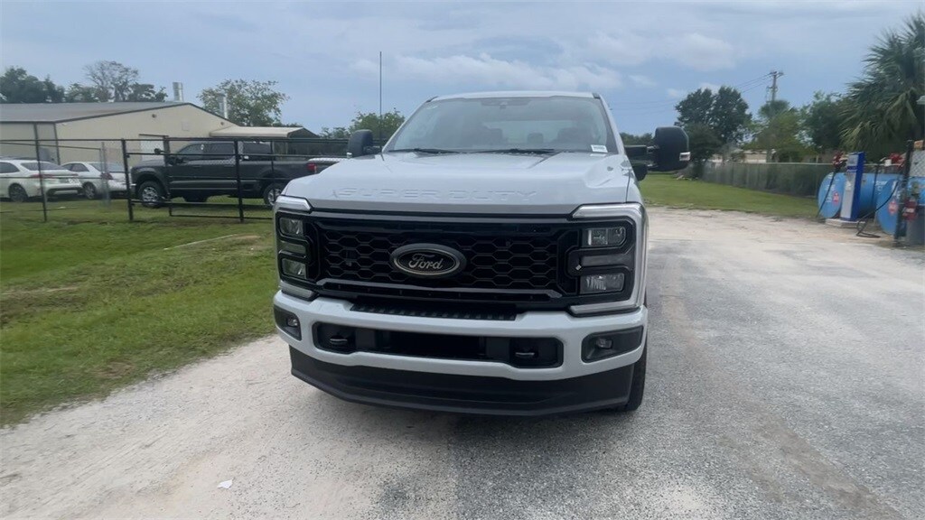 2026 Ford F-350 XLT photo 3