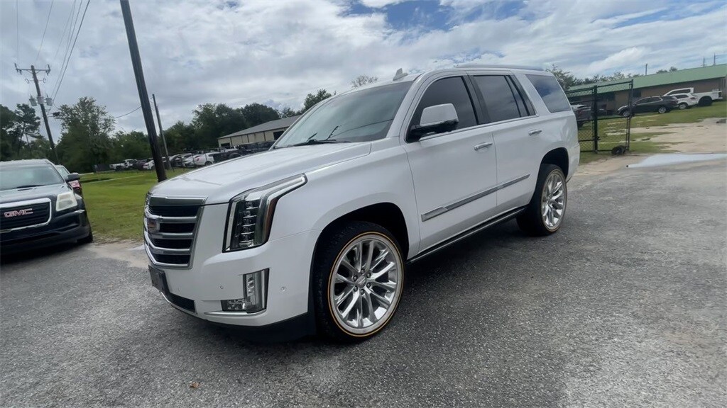 2019 Cadillac Escalade Premium Luxury photo 3