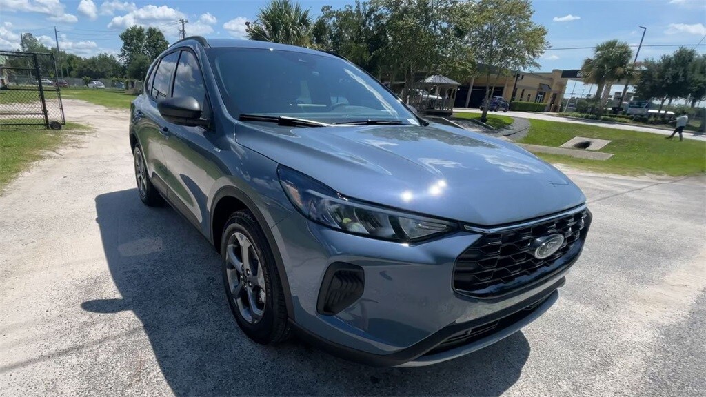 2025 Ford Escape ST-Line photo 2