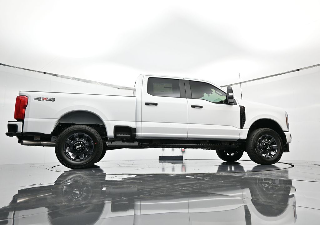 2026 Ford F-350 Super Duty Chassis Cab XL - Photo 37