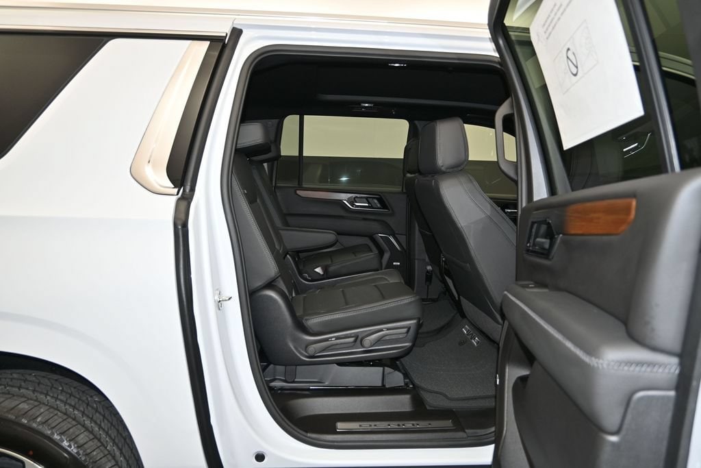 2026 GMC Yukon XL Denali - Photo 28