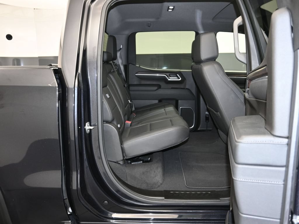 2025 GMC Sierra 1500 SLT - Photo 26