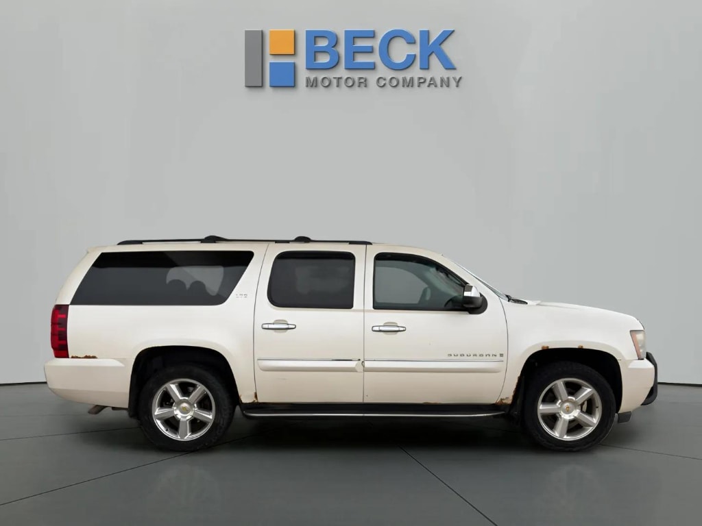 Used 2008 Chevrolet Suburban LT with VIN 1GNFK16318R190157 for sale in Pierre, SD