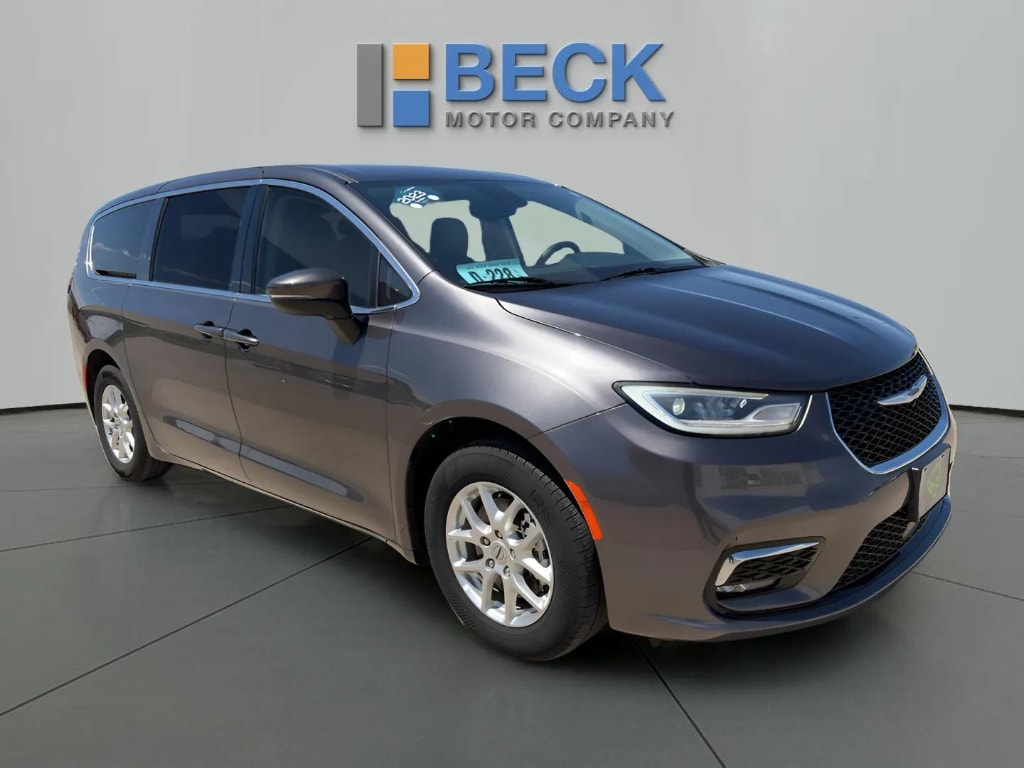 2023 Chrysler Pacifica Touring L's photo