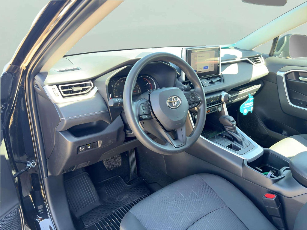 2023 Toyota RAV4 XLE - Photo 19