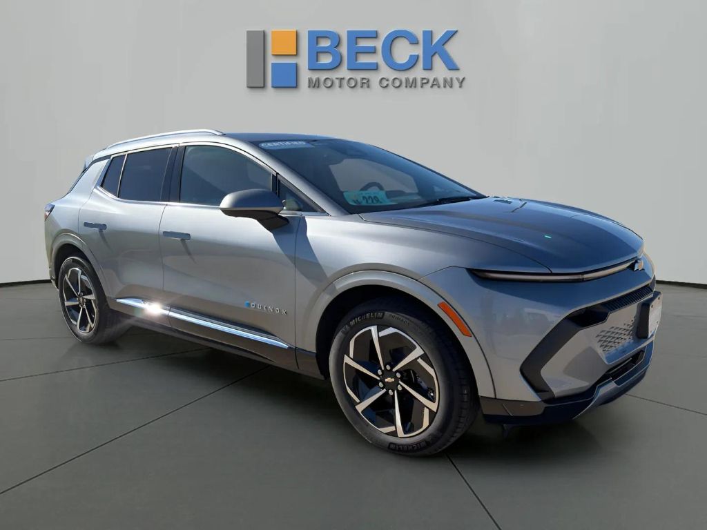 2025 Chevrolet Equinox EV LT's photo