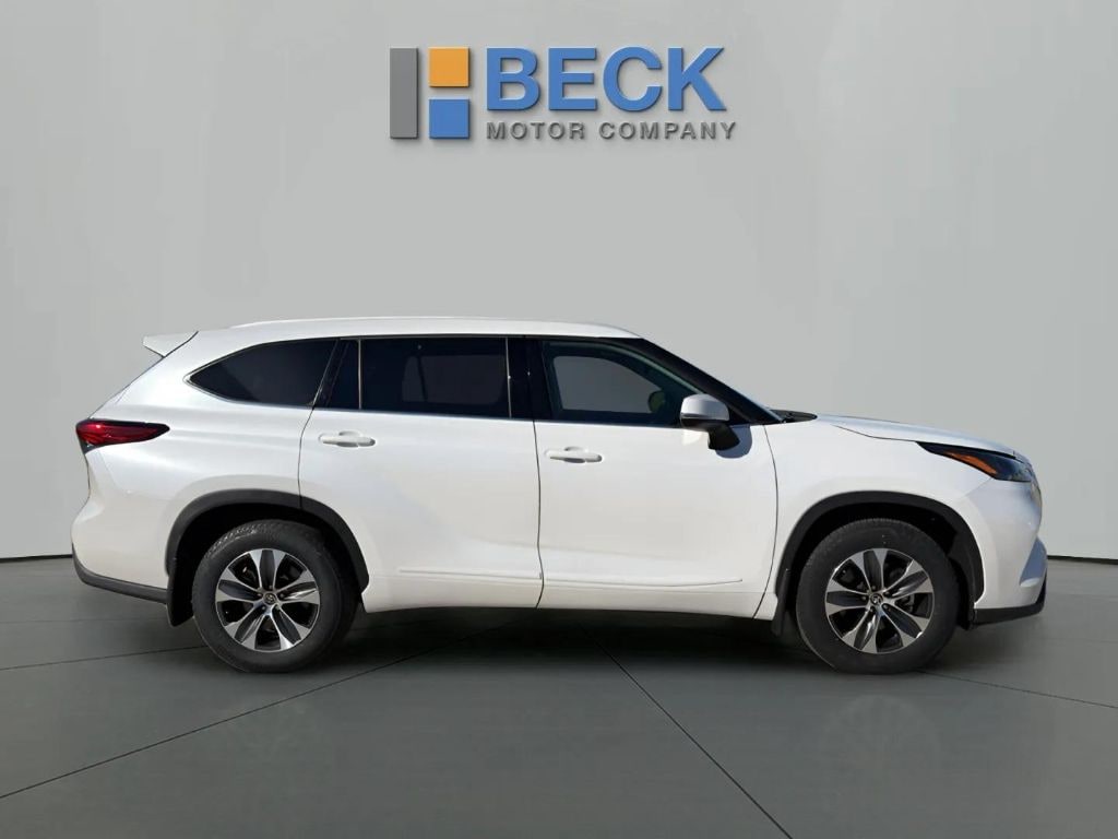 Used 2022 Toyota Highlander XLE SUV