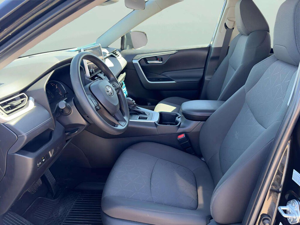 2023 Toyota RAV4 XLE - Photo 17