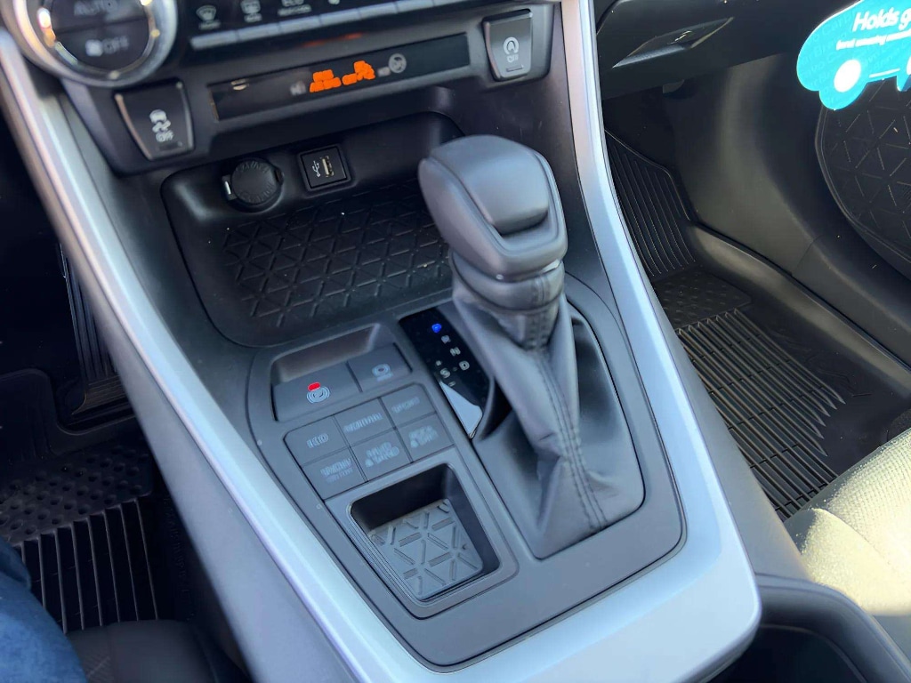 2023 Toyota RAV4 XLE - Photo 26