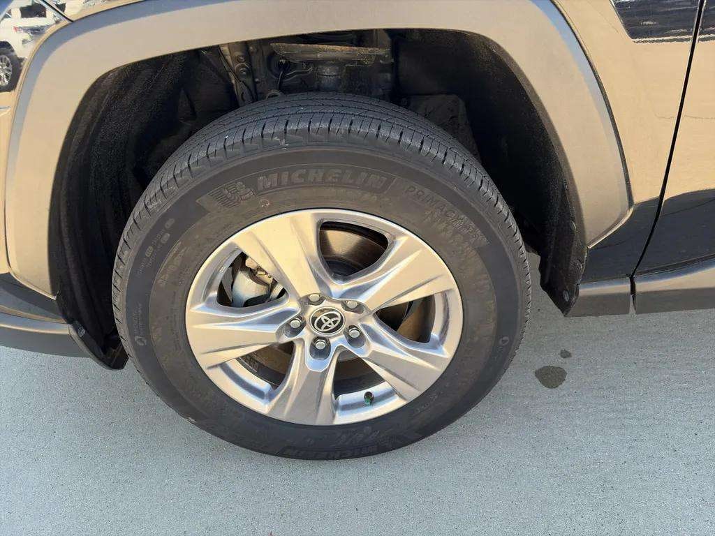 2023 Toyota RAV4 XLE - Photo 30