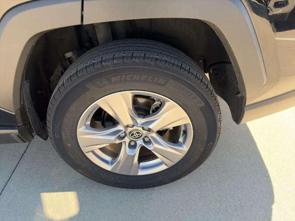 2023 Toyota RAV4 XLE - Photo 33