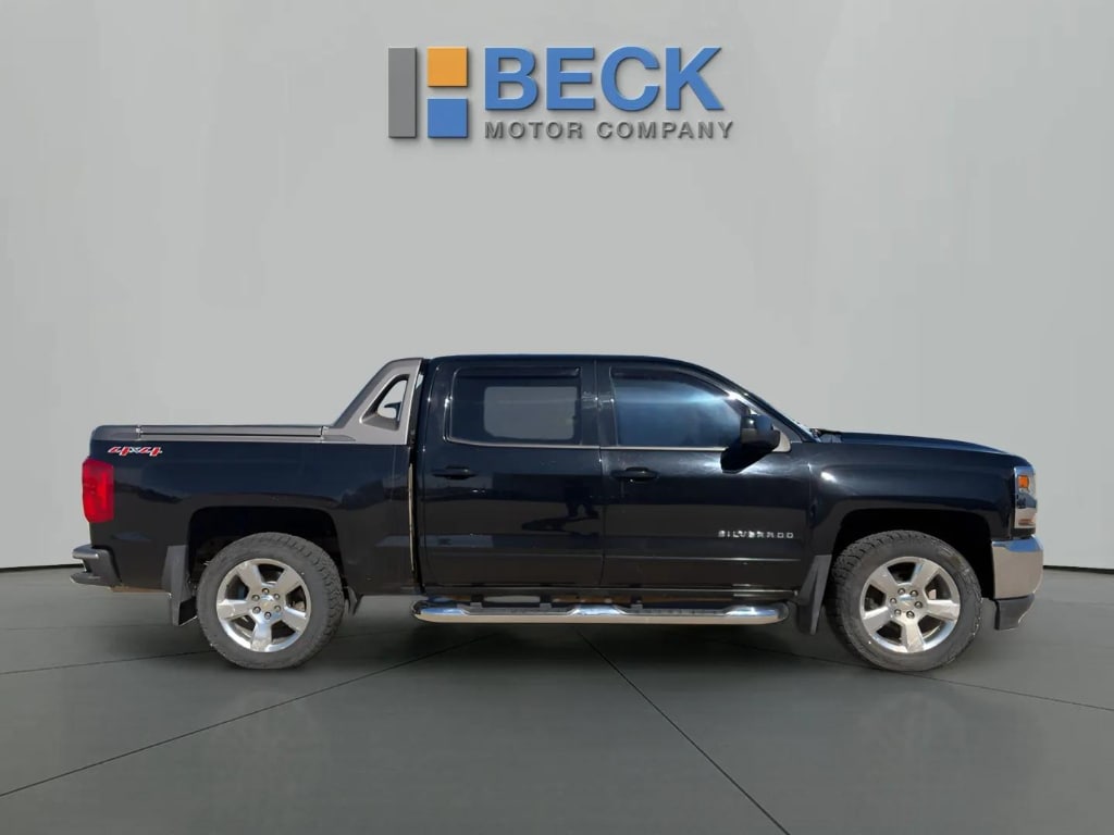 Used 2017 Chevrolet Silverado 1500 LT with VIN 3GCUKREC1HG425172 for sale in Pierre, SD