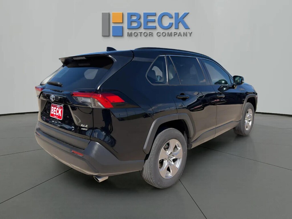 2023 Toyota RAV4 XLE - Photo 8