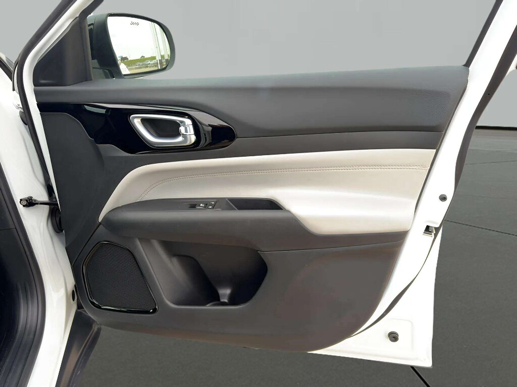 2025 Jeep Compass Limited - Photo 13