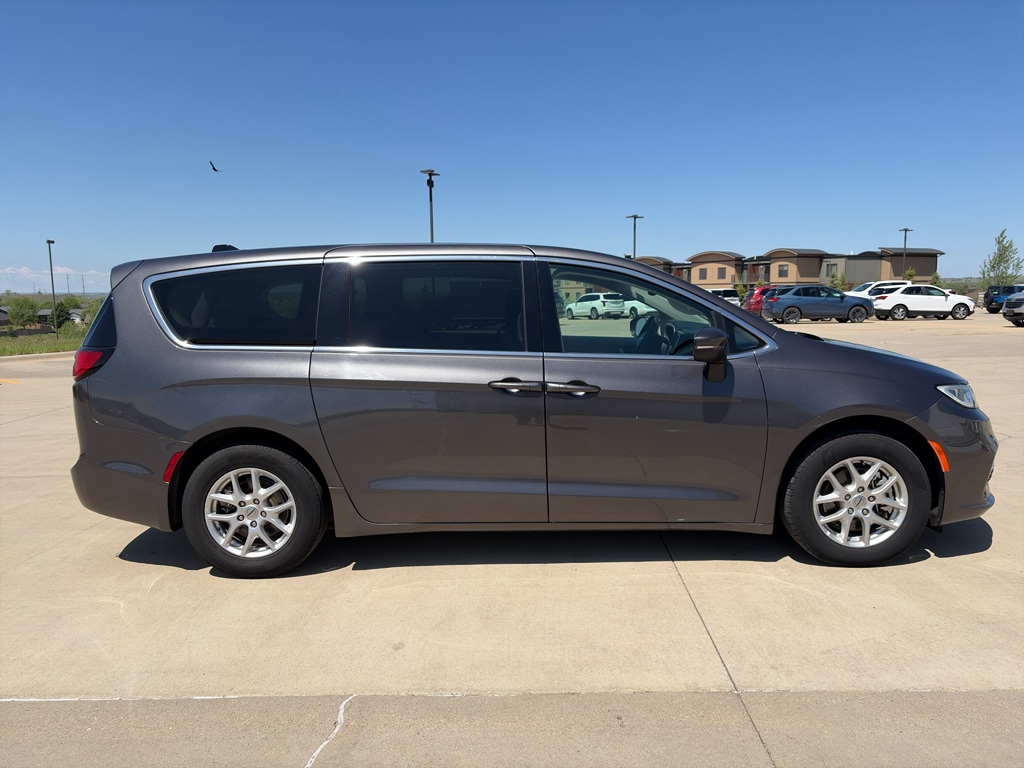 2023 Chrysler Pacifica's photo