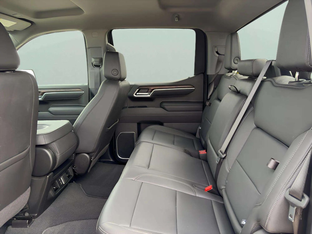 2026 GMC Sierra 1500 SLT - Photo 18