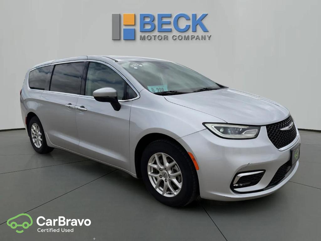 2023 Chrysler Pacifica Touring L's photo
