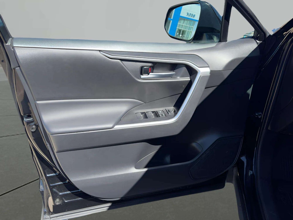 2023 Toyota RAV4 XLE - Photo 28