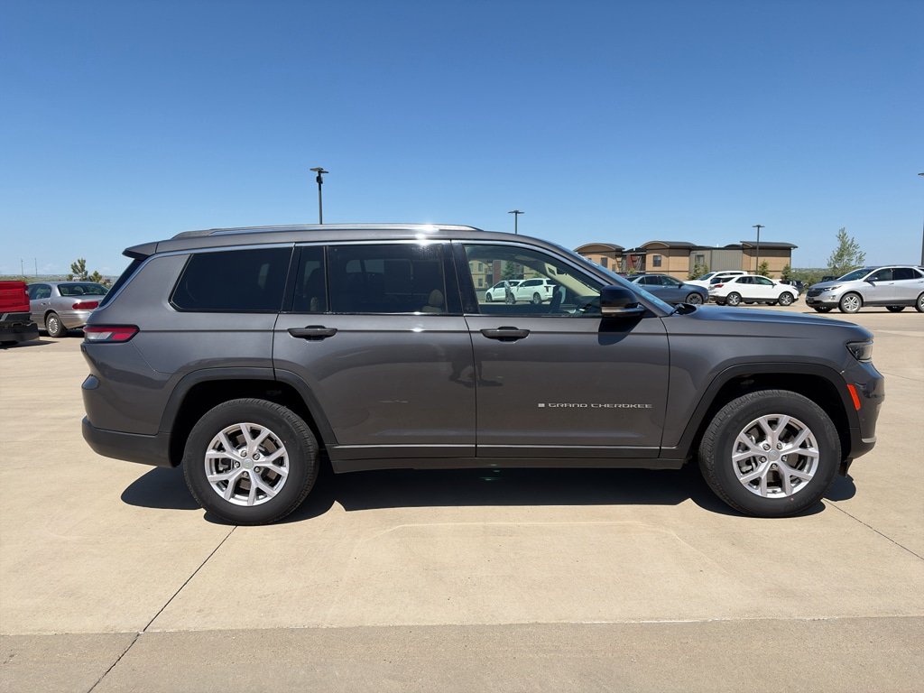 2022 Jeep Grand Cherokee L Limited 4x4's photo