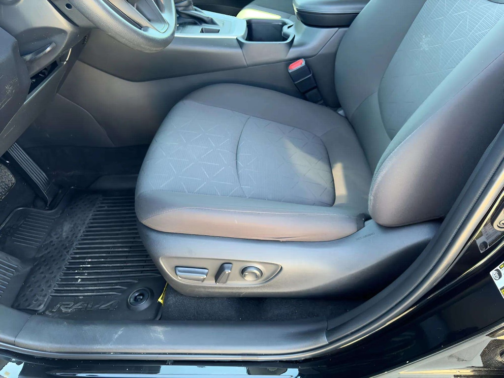 2023 Toyota RAV4 XLE - Photo 18