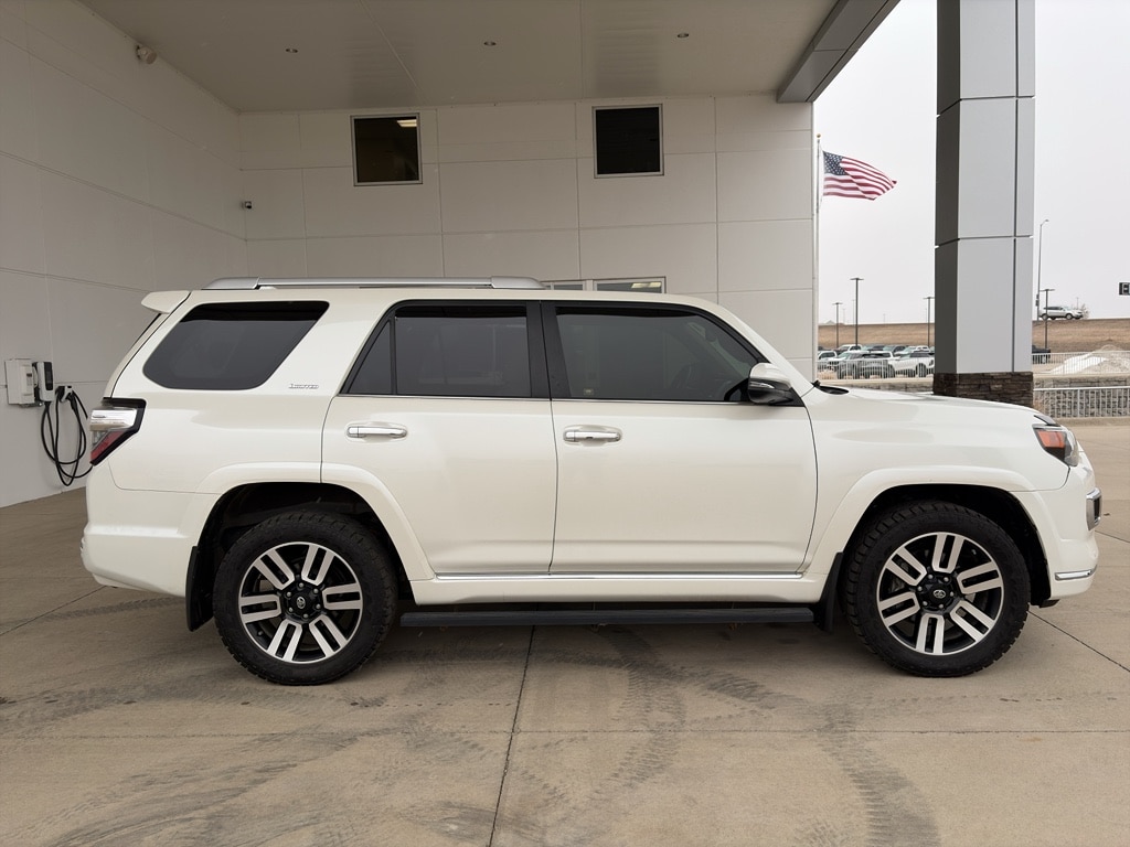 2017 Toyota 4Runner Limited's photo