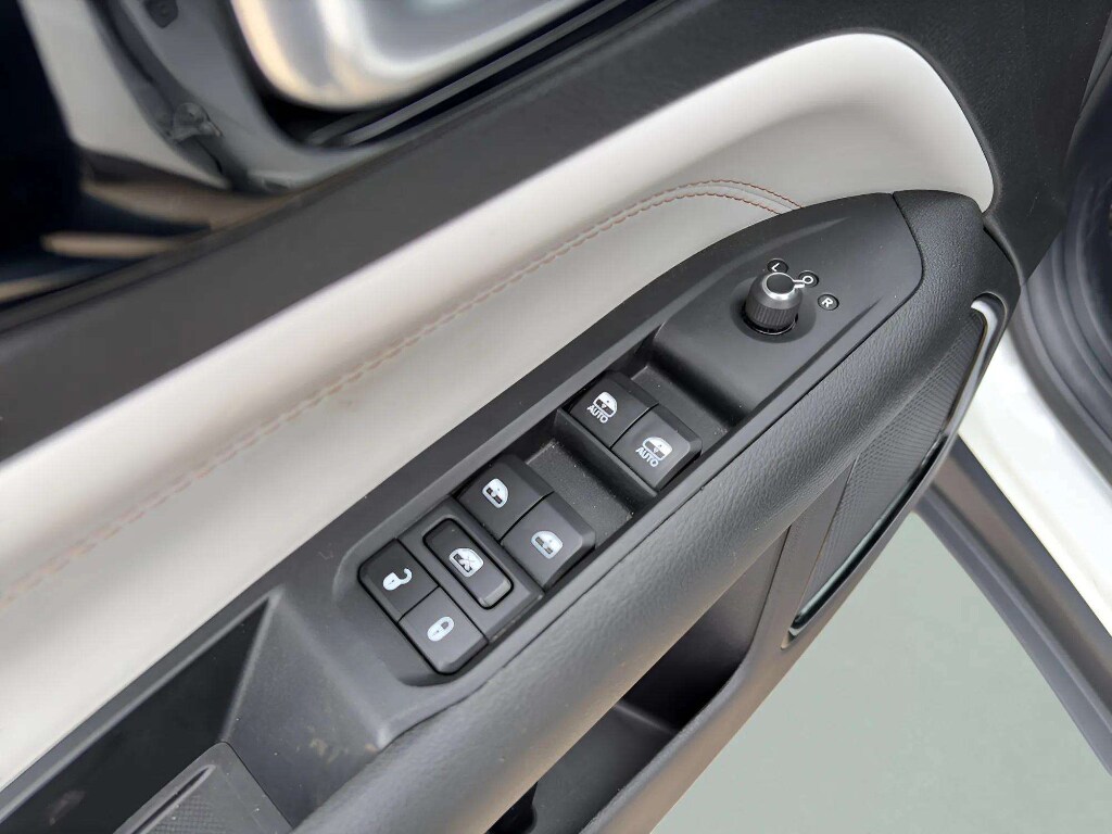 2025 Jeep Compass Limited - Photo 30
