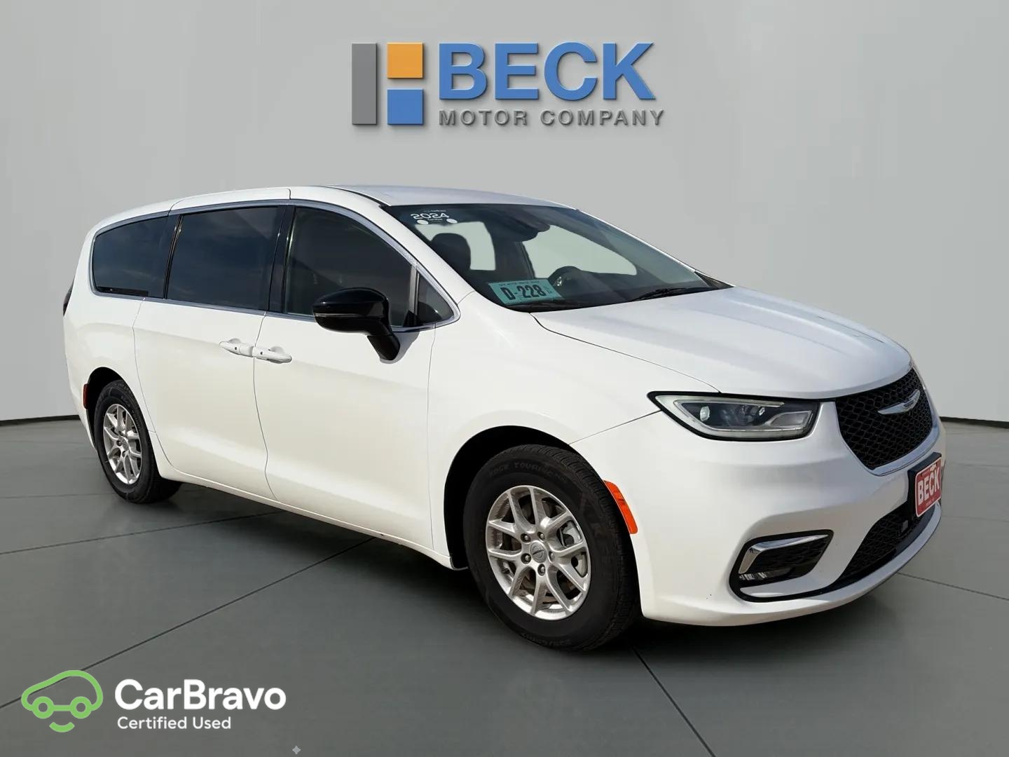 2024 Chrysler Pacifica Touring L