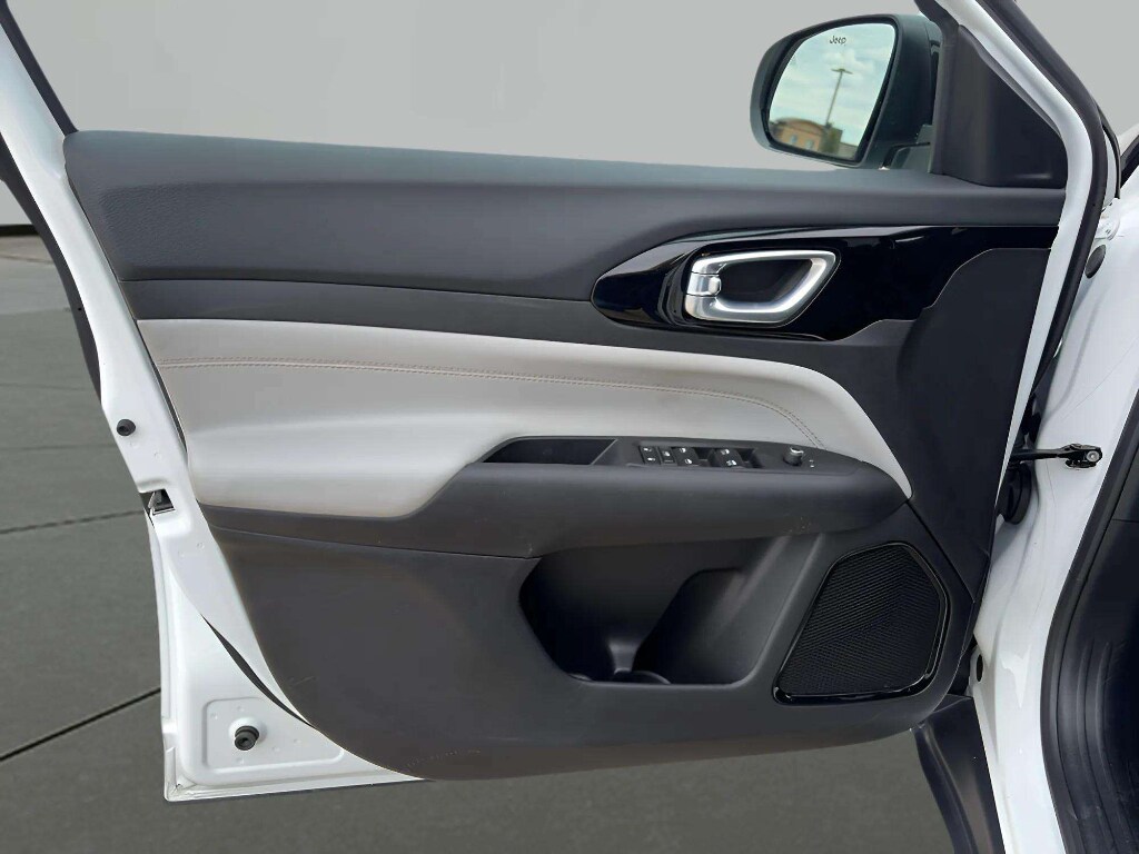 2025 Jeep Compass Limited - Photo 29