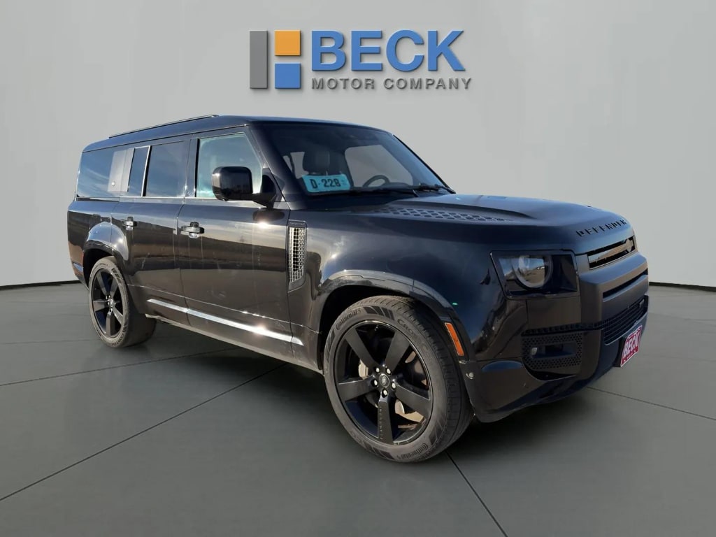 2023 Land Rover Defender X-Dynamic SE's photo
