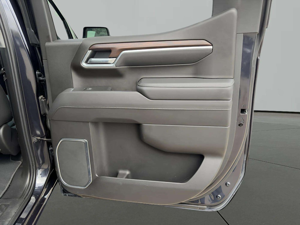 2026 GMC Sierra 1500 SLT - Photo 17